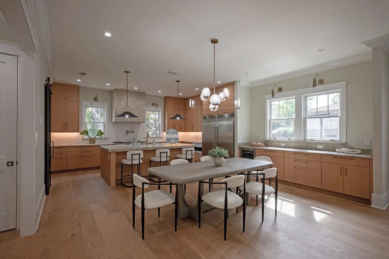 Kitchen and casual dining